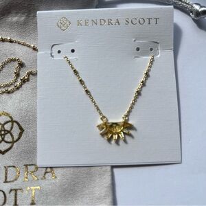 ☀️Kendra Scott Samantha Sun Gold Short Pendant Necklace Yellow Opalscent Resin☀️
